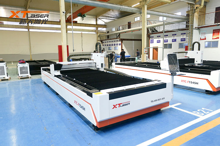 Laser secans machina potentiam et laminam crassitiem